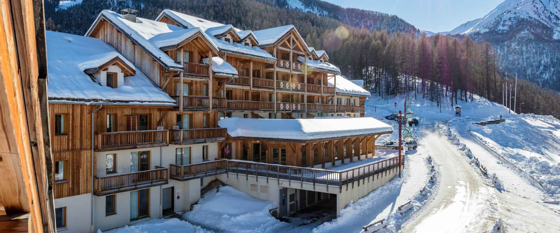 Location f2 4 personnes aux Orres 1800 (Mona lisa les balcons de bois mean)